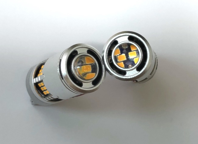 Cadillac Escalade／LEDフロントウインカーバルブ（ハイフラ