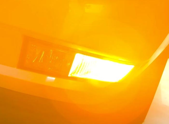 Cadillac Escalade／LEDフロントウインカーバルブ（ハイフラ