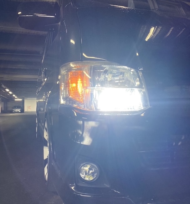 200系ハイエース3型／純正交換用 LEDヘッドライト・D4R専用（シェード